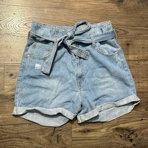 Paper bag denim shorts